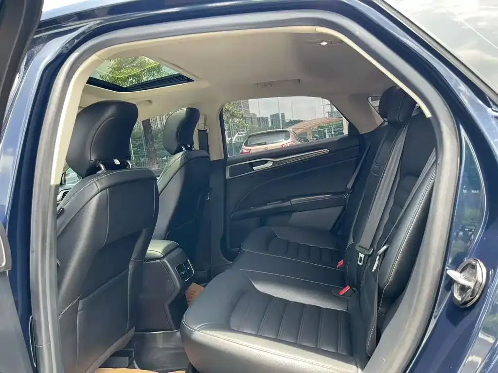 Ford Mondeo 2021 из CN, фото 3
