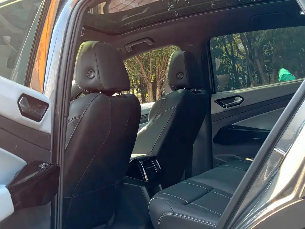 Volkswagen ID.4 X 2023 из CN, фото 8