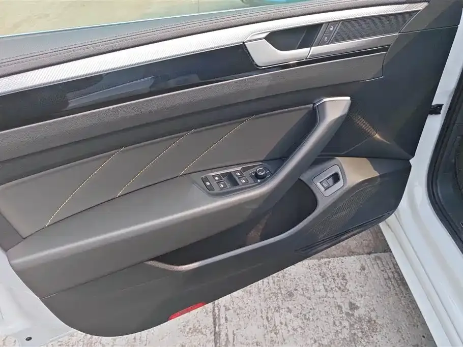 Volkswagen CC 2024 из CN, фото 3