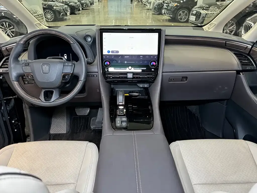 Toyota Vellfire — фото 8