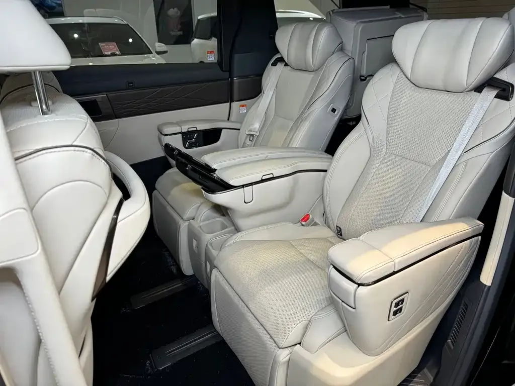 Toyota Vellfire — фото 2