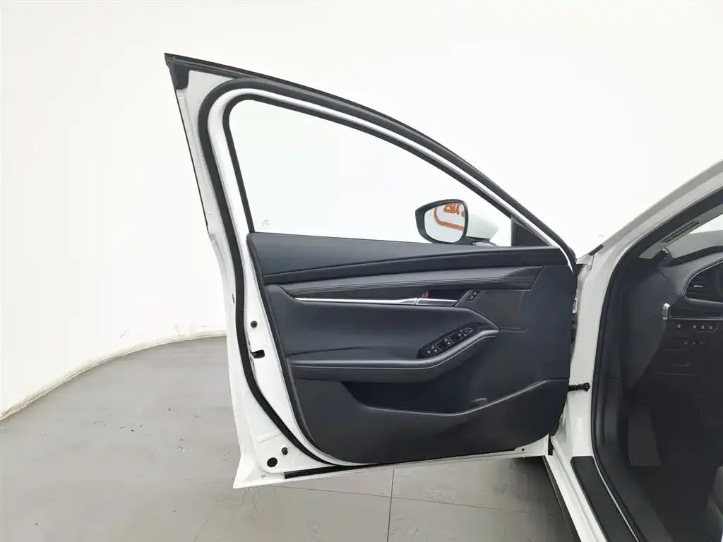 Mazda 3 Axela 2024 из CN, фото 5
