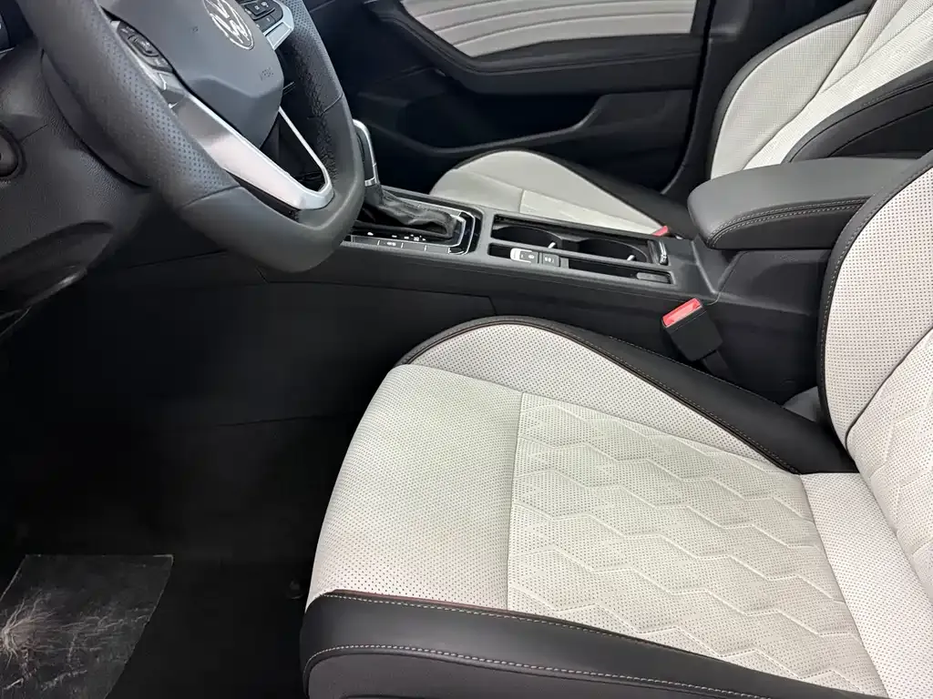 Volkswagen Magotan 2025 из CN, фото 3