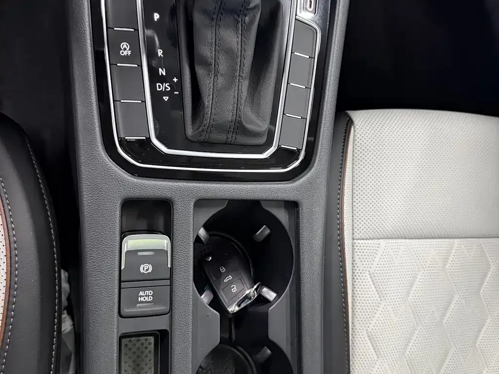 Volkswagen Magotan 2025 из CN, фото 5