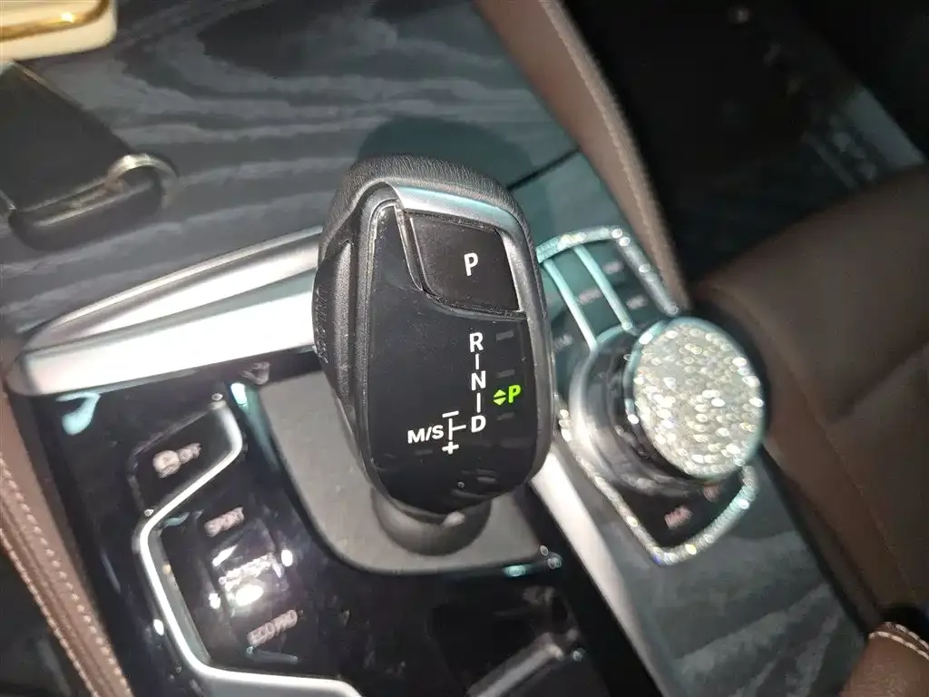 BMW 5 Series 2022 из CN, фото 9