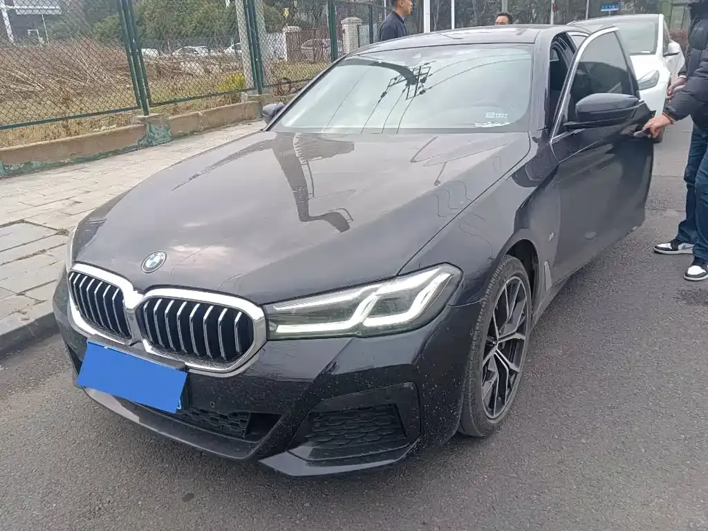 BMW 5 Series — фото 1