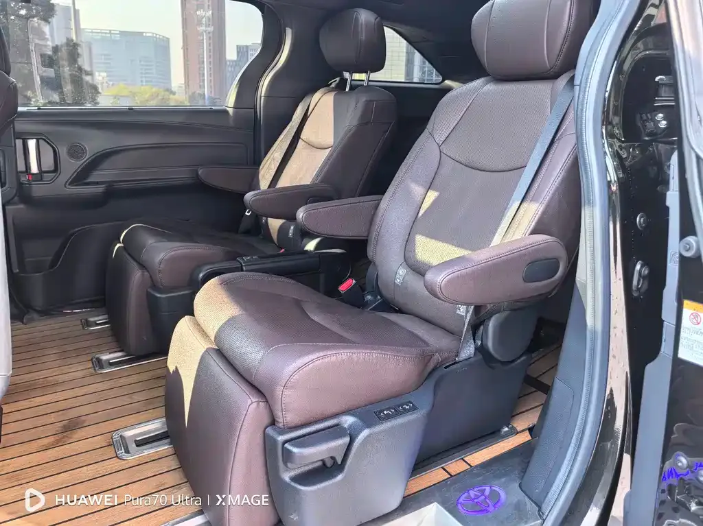 Toyota Sienna 2022 из CN, фото 5