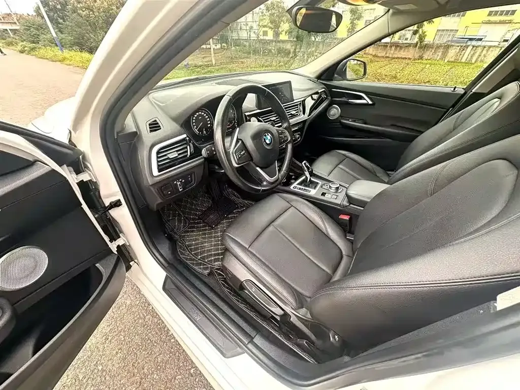 BMW 1 Series 2021 из CN, фото 6