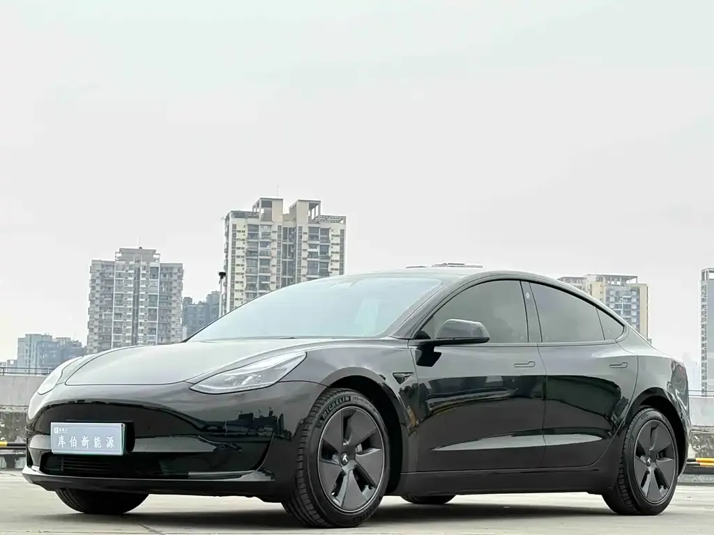 Tesla Model 3 — фото 1
