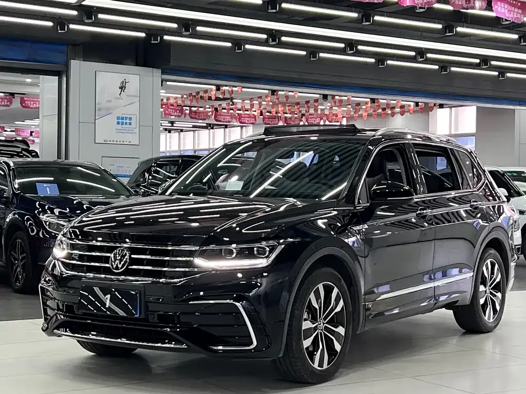Volkswagen Tiguan L — фото 1