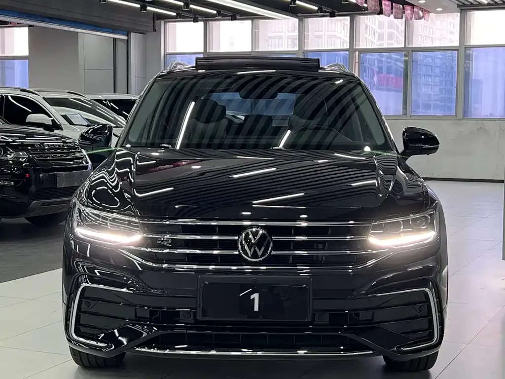 Volkswagen Tiguan L — фото 7