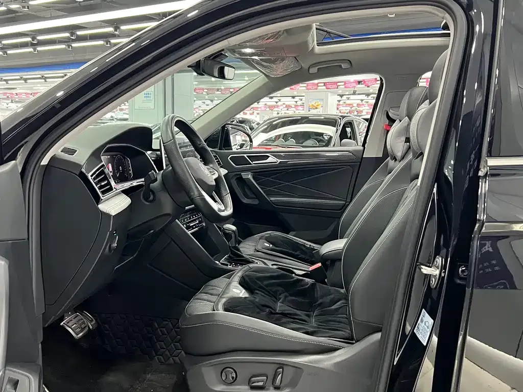 Volkswagen Tiguan L — фото 10