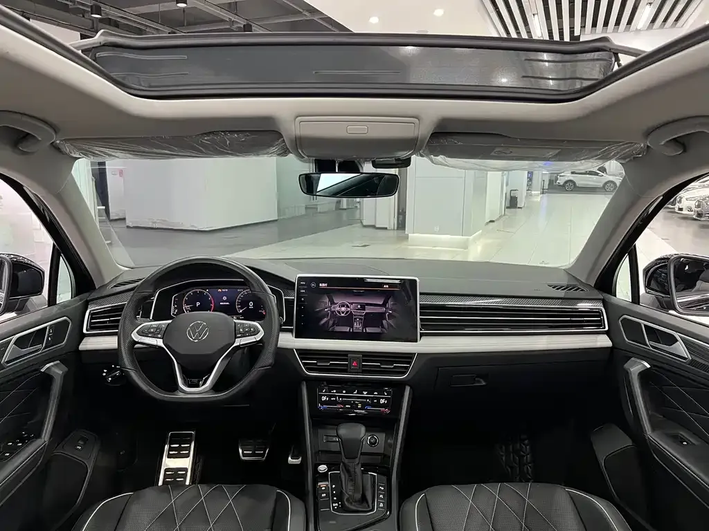 Volkswagen Tiguan L — фото 6