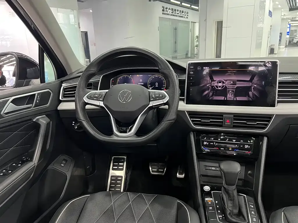 Volkswagen Tiguan L — фото 2