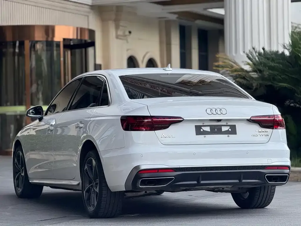 Audi A4L 2021 из CN, фото 4