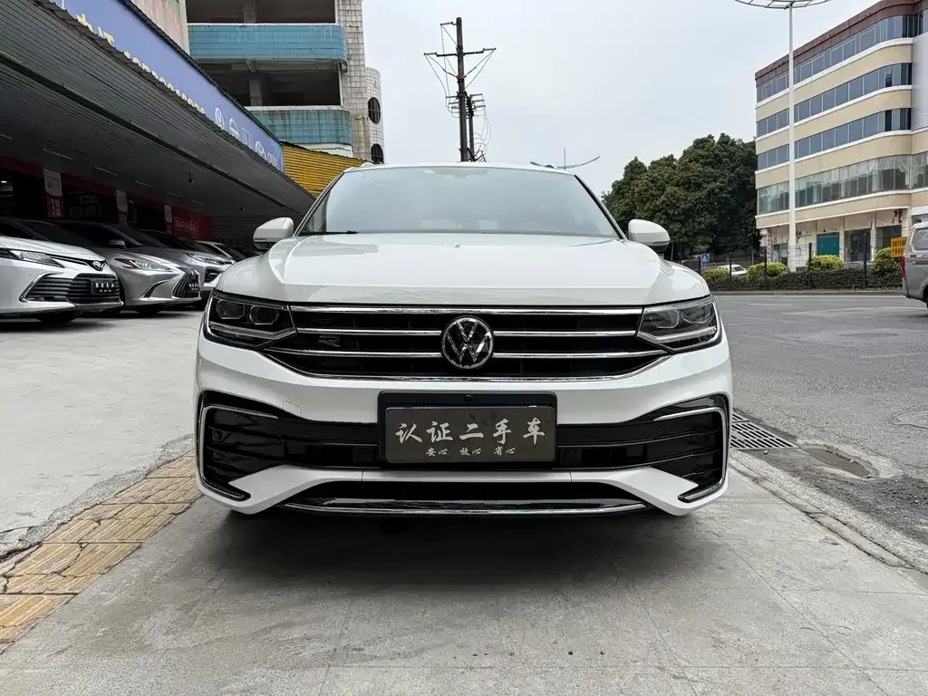 Volkswagen Tiguan L — фото 2