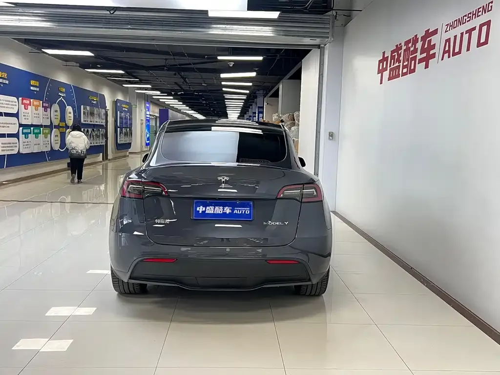 Tesla Model Y — фото 5