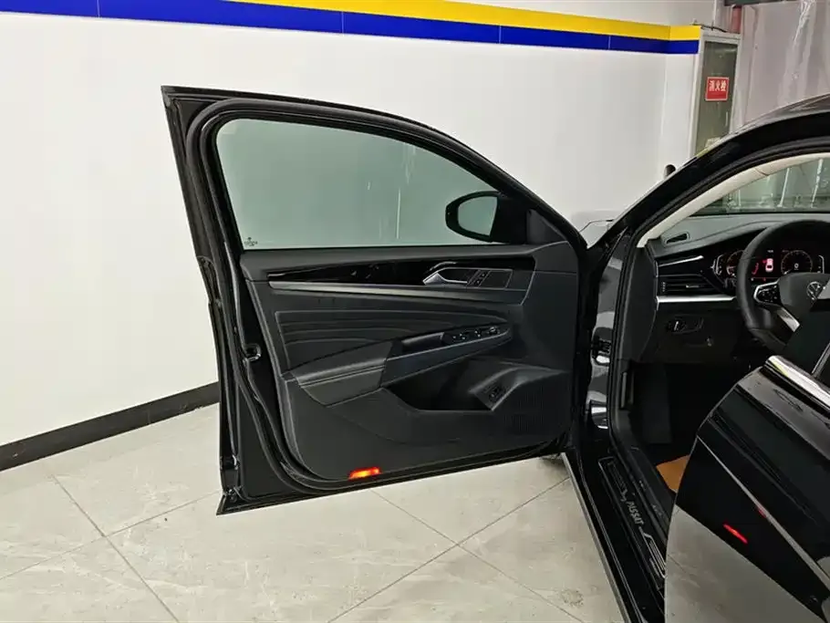 Volkswagen Passat 2023 из CN, фото 3