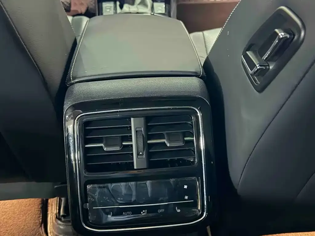 Volkswagen Passat 2023 из CN, фото 6