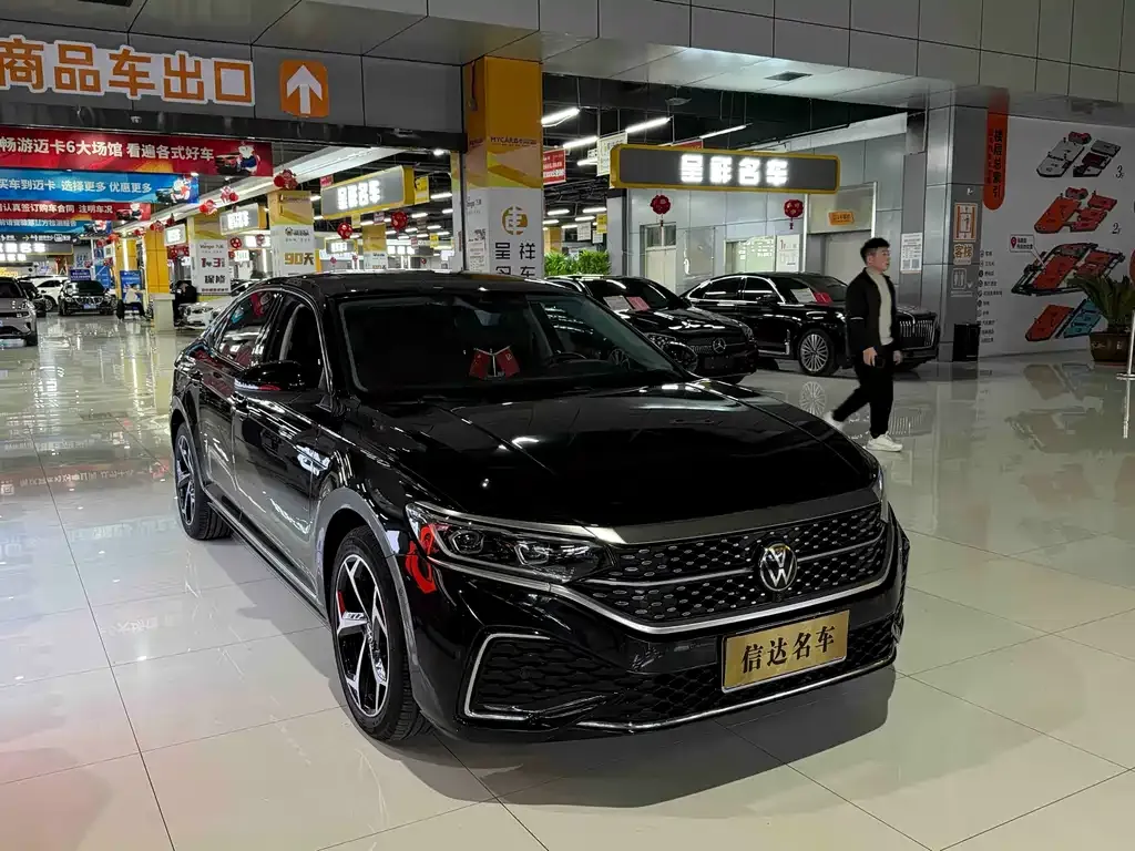 Volkswagen Passat 2023 из CN, фото 3