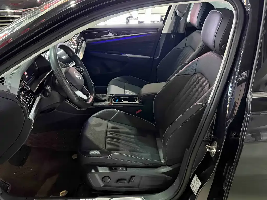 Volkswagen Passat 2023 из CN, фото 9