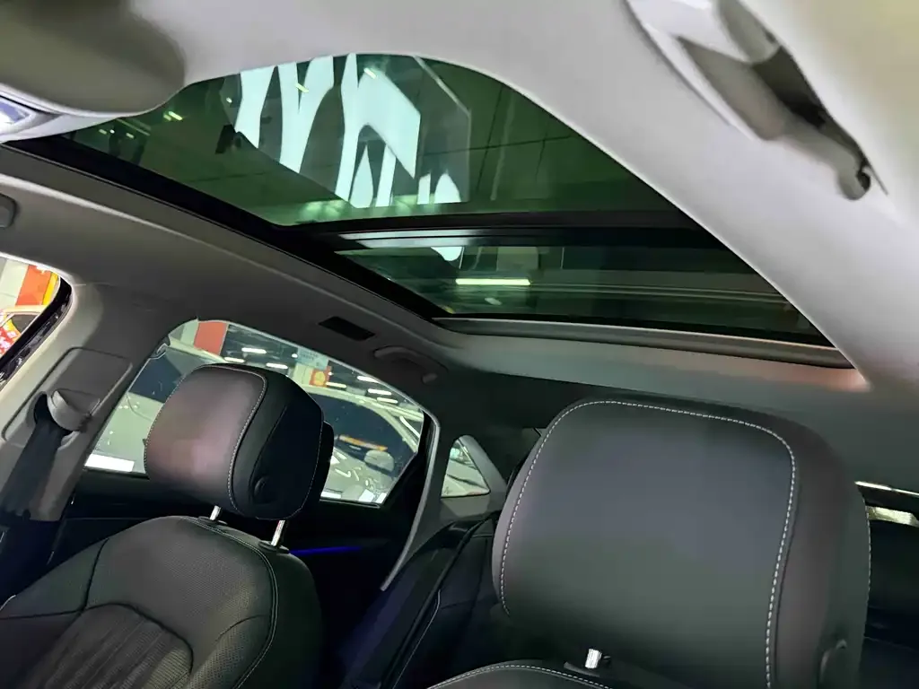 Volkswagen Passat 2023 из CN, фото 7