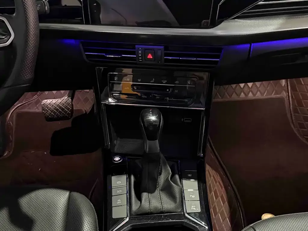 Volkswagen Passat 2023 из CN, фото 10