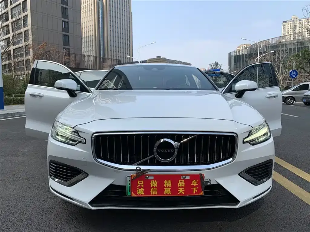 Volvo S60 PHEV 2021 из CN, фото 3