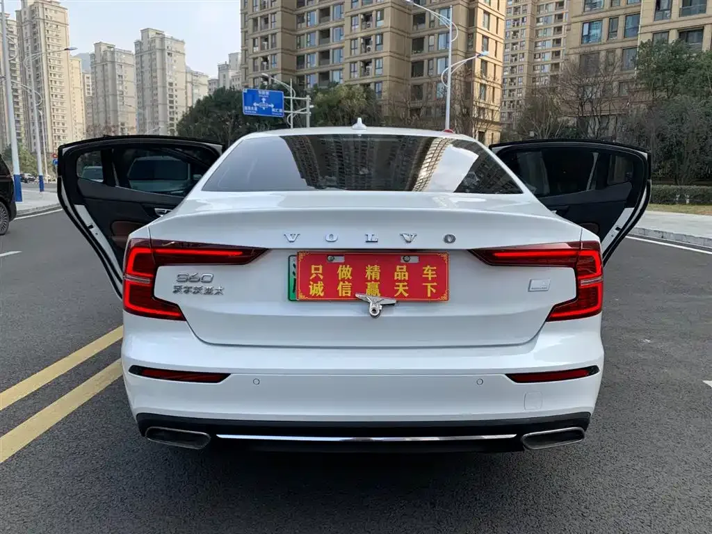 Volvo S60 PHEV 2021 из CN, фото 4