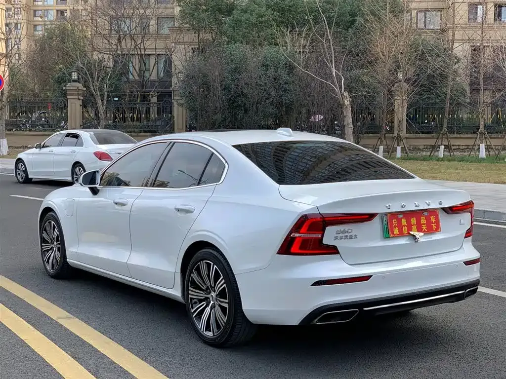 Volvo S60 PHEV 2021 из CN, фото 5