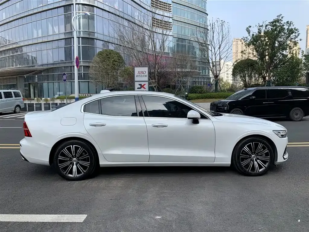 Volvo S60 PHEV 2021 из CN, фото 9