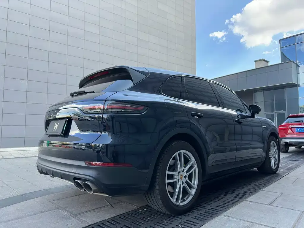 Porsche Cayenne Hybrid — фото 7