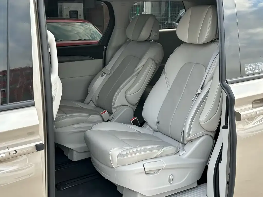 Buick GL8 2023 из CN, фото 2