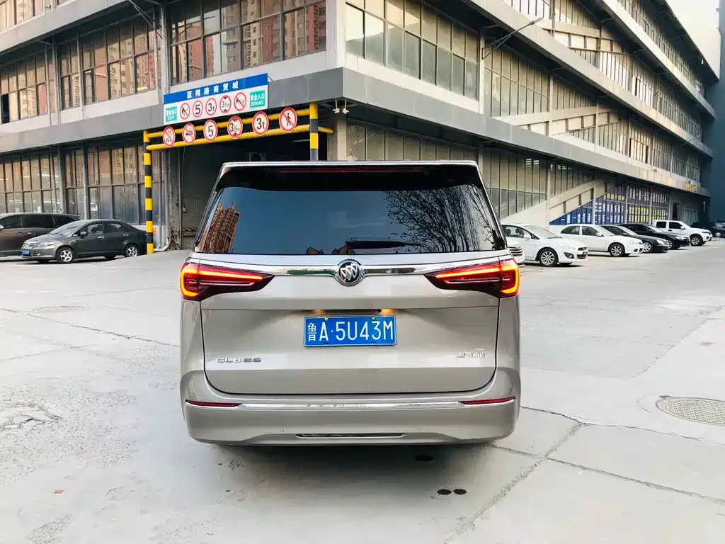 Buick GL8 2023 из CN, фото 6