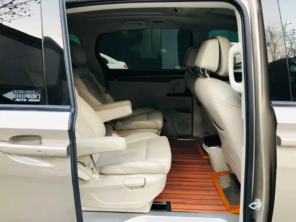 Buick GL8 2023 из CN, фото 3