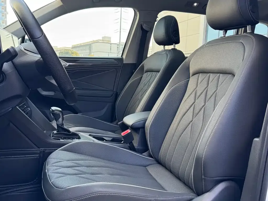 Volkswagen Tiguan L 2023 из CN, фото 10