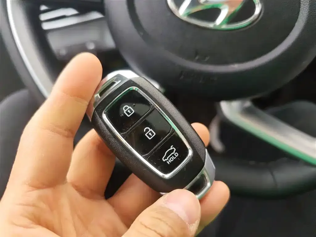 Hyundai Elantra — фото 2