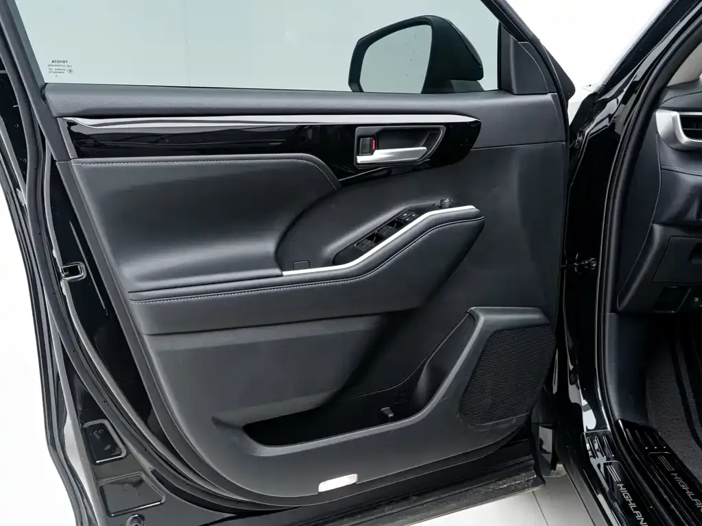 Toyota Highlander — фото 7
