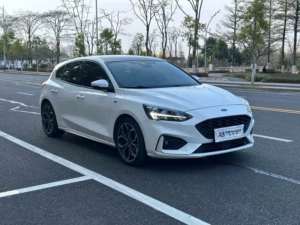 Ford Focus 2022 из CN, фото 9