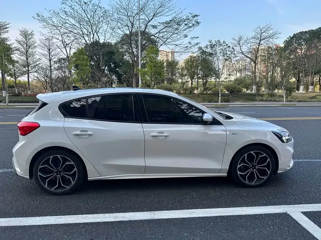 Ford Focus 2022 из CN, фото 3