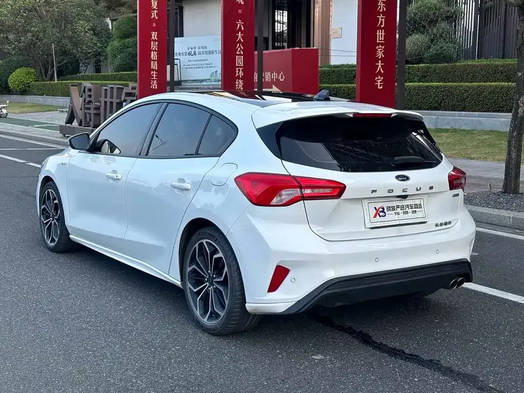 Ford Focus 2022 из CN, фото 8