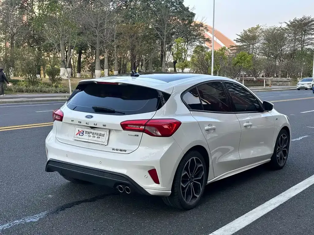 Ford Focus 2022 из CN, фото 6
