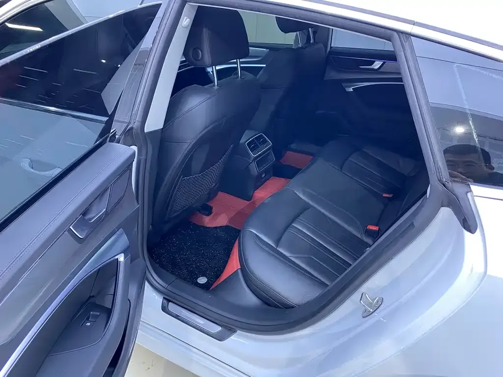 Audi A7 2021 из CN, фото 8