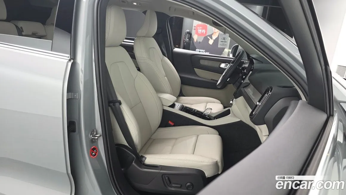 Volvo XC40 2025 из KR, фото 3
