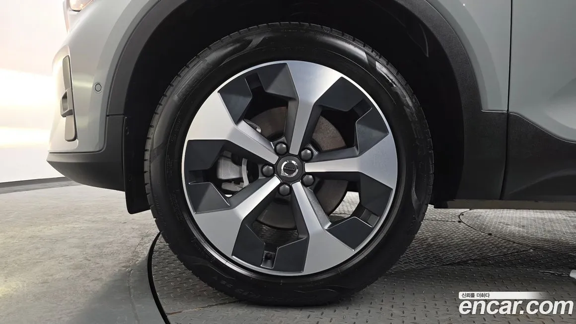 Volvo XC40 2025 из KR, фото 7