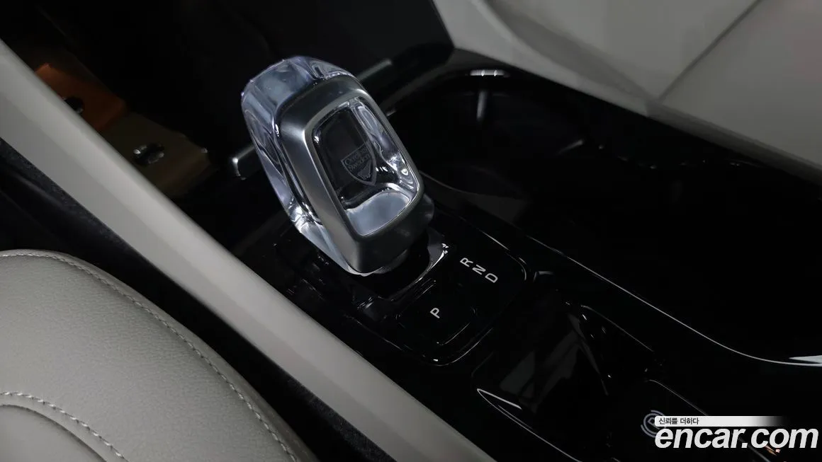 Volvo XC40 2025 из KR, фото 8