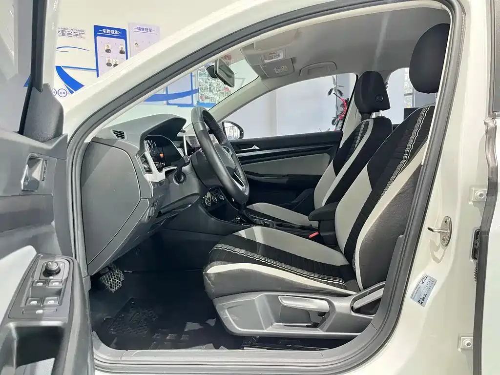 Volkswagen Bora 2024 из CN, фото 6