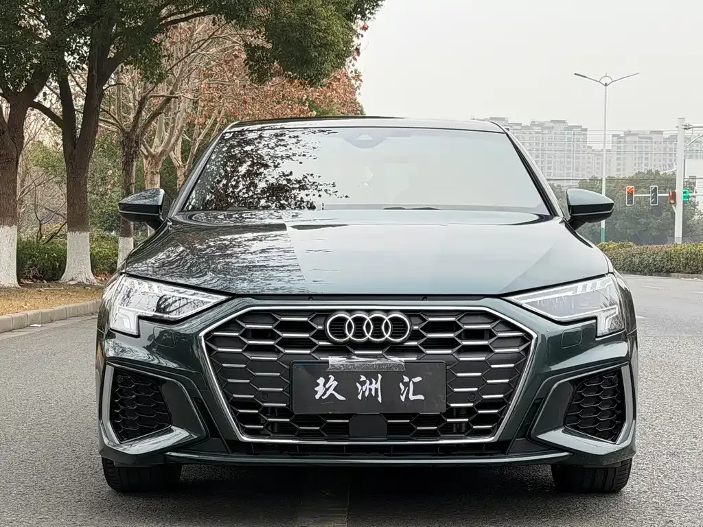 Audi A3 2023 из CN, фото 1