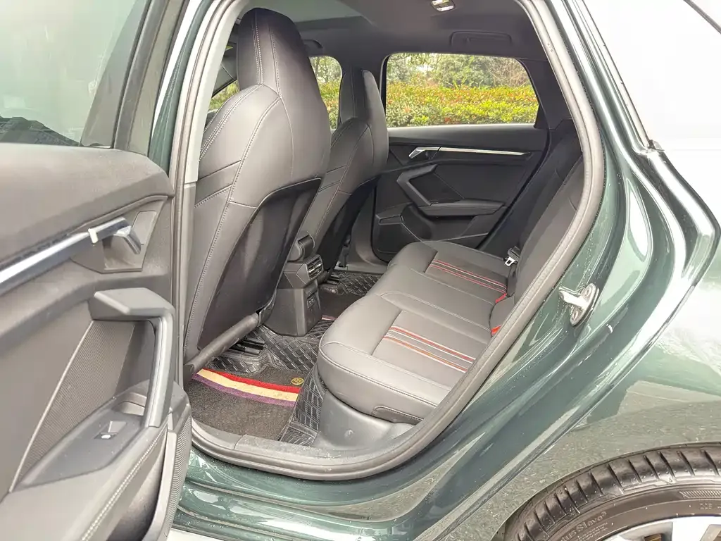 Audi A3 2023 из CN, фото 2