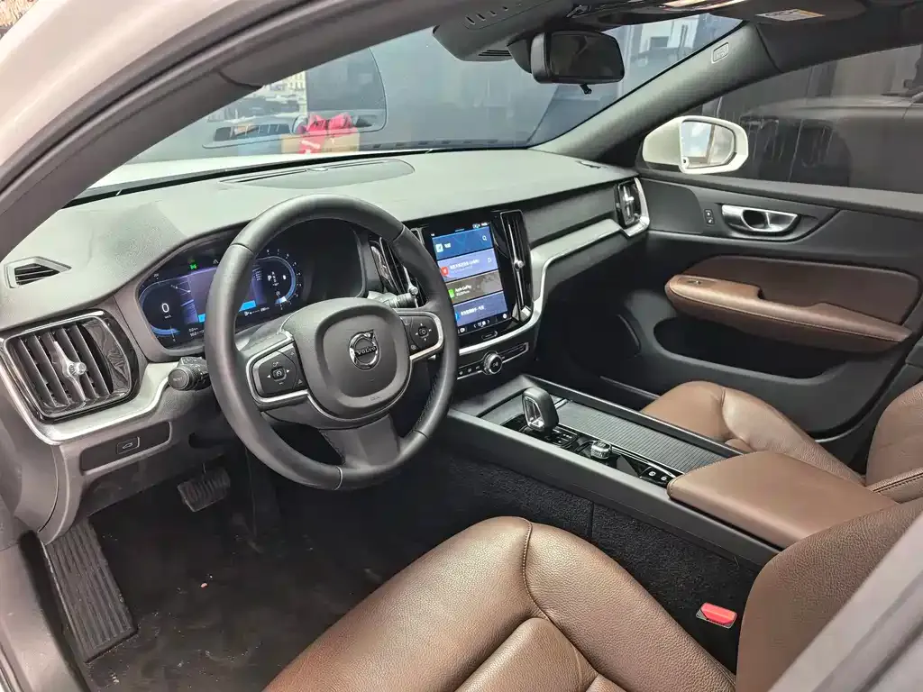 Volvo S60 — фото 10
